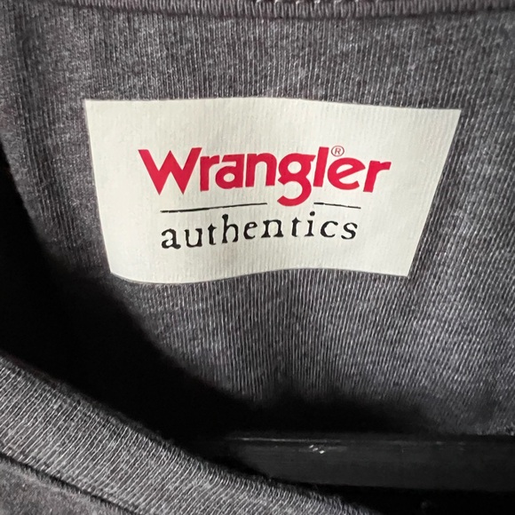 New without Tags Men’s Wrangler Authentics Three Button T-Shirt - Picture 3 of 8